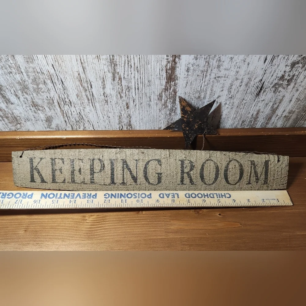 Rustic Barn Wood Hanger 'Keeping Room' Wall Sign Metal Star Country Farm Style